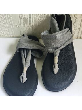 Sanuk Women's Yoga Sling 2 Metallic Silver Sandal  Beachy Vacation SWS10951